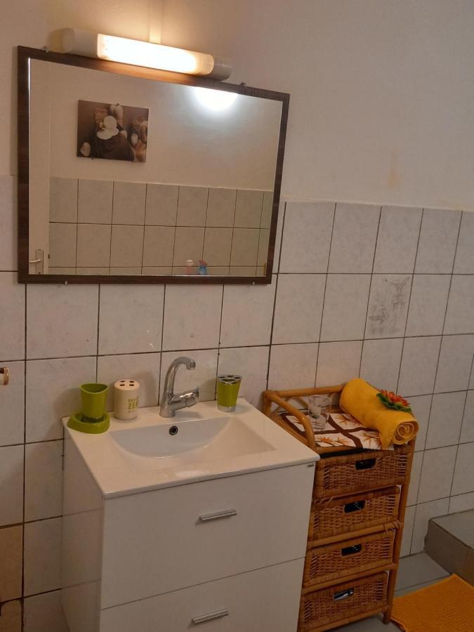 Bel Appartement - Proche Des Plages De Sainte Anne Eksteriør billede